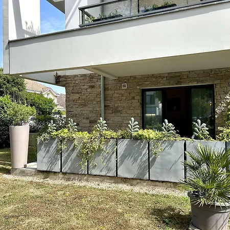 Lägenhet 3 Pieces Avec Jardin Et Terrasse A - Fr-1-245-102 *