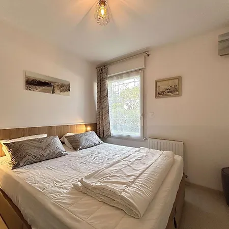 3 Pièces Avec Jardin Et Terrasse à - Fr-1-245-102 Appartement *