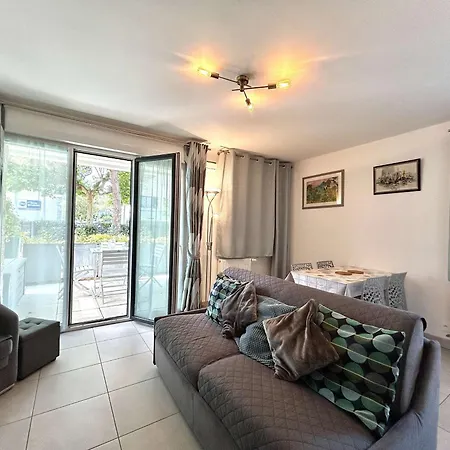 3 Pièces Avec Jardin Et Terrasse à - Fr-1-245-102 Appartement